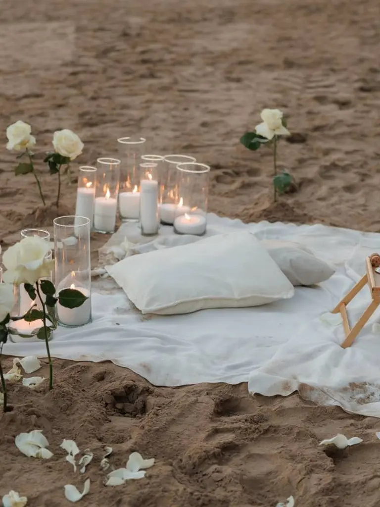 Ginesta beach marriage proposal setup with white roses and cliffs 8
