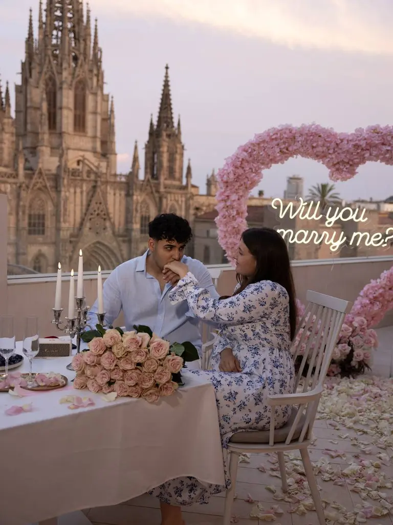 Lamaro Hotel Barcelona marriage proposal setup detail 11