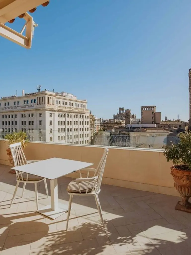 Lamaro Hotel Barcelona marriage proposal setup detail 1