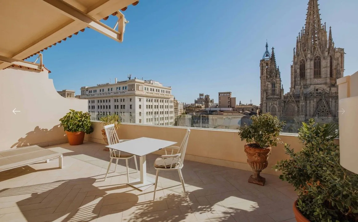 Lamaro Hotel Barcelona marriage proposal setup detail 1