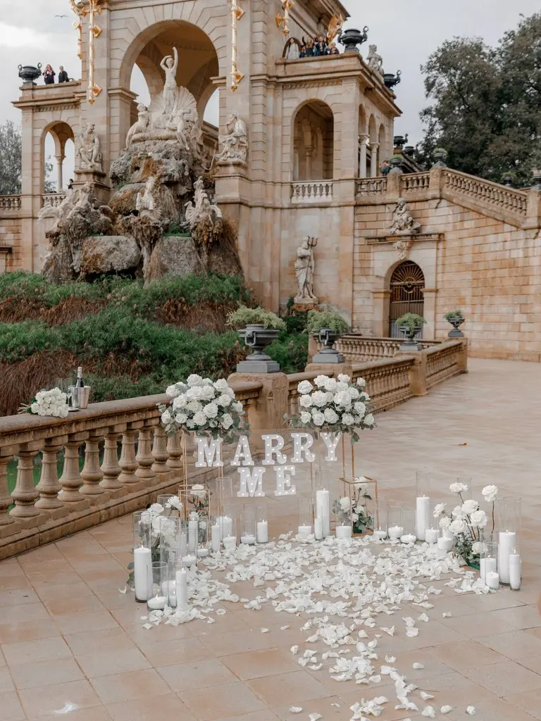 Parc de la Ciutadella marriage proposal setup detail 9 in Barcelona