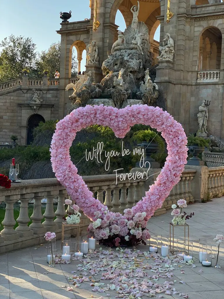 Parc de la Ciutadella marriage proposal setup detail 11 in Barcelona