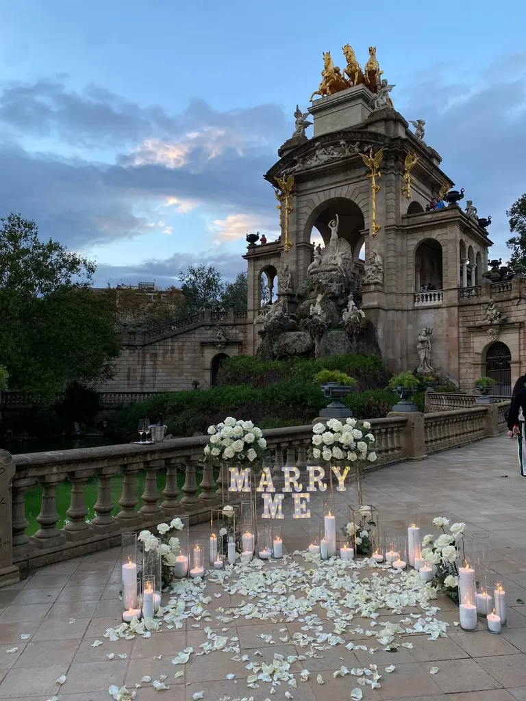 Parc de la Ciutadella marriage proposal setup detail 8 in Barcelona