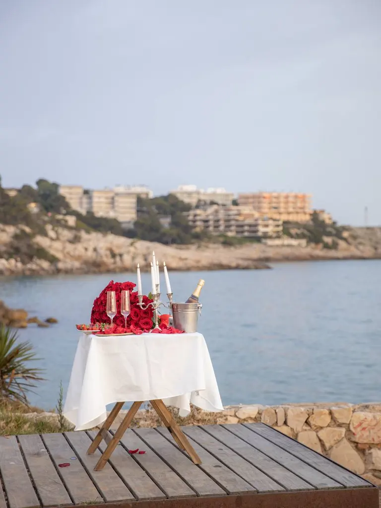 Salou beach marriage proposal setup on the Costa Dorada coast - photo 3