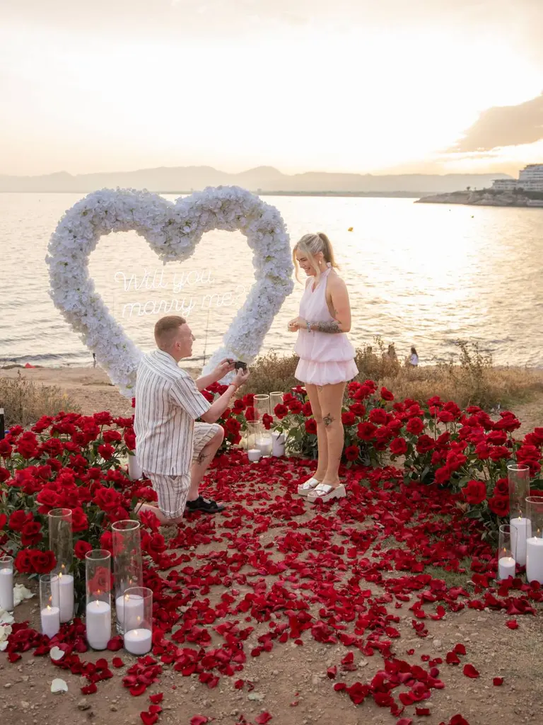 Salou beach marriage proposal setup on the Costa Dorada coast - photo 4